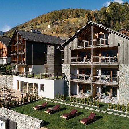 Les Dolomites Mountain Lodges San Martino in Badia Esterno foto